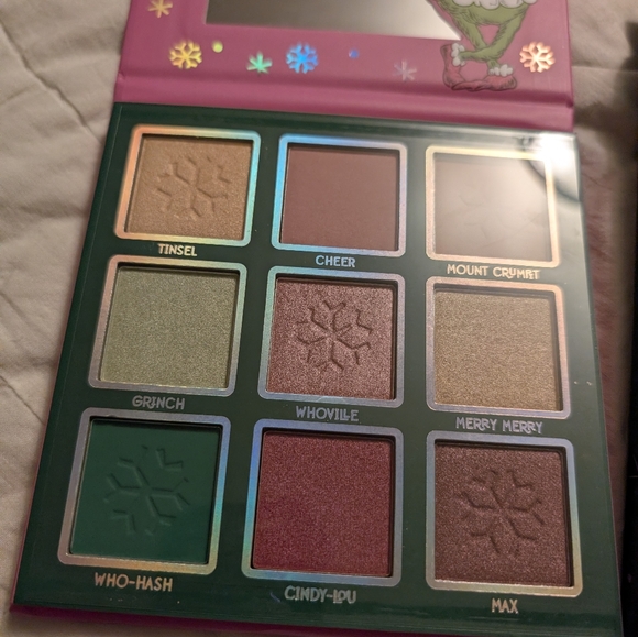 The Grinch Eyeshadow Palette and Brush Set - Pink and Green - Picture 2 of 5
